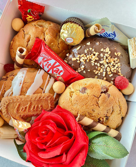 LOVE IS IN THE AIR (Cookie Gift Box)